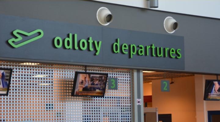 Port Lotniczy Katowice - terminal wewnątrz - odloty (fot. Śląski OSG)