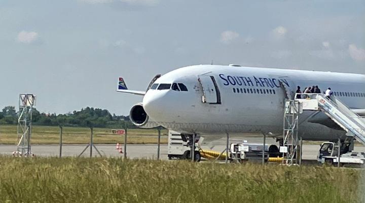Samolot linii South African na Lotnisku Chopina (fot. Michał Dzienyński, Twitter)
