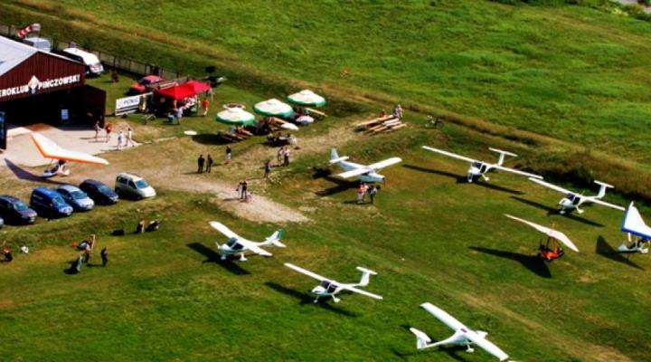 Samoloty i motolotnie na lądowisku w Pińczowie (fot. Aeroklub Regionalny w Pińczowie)