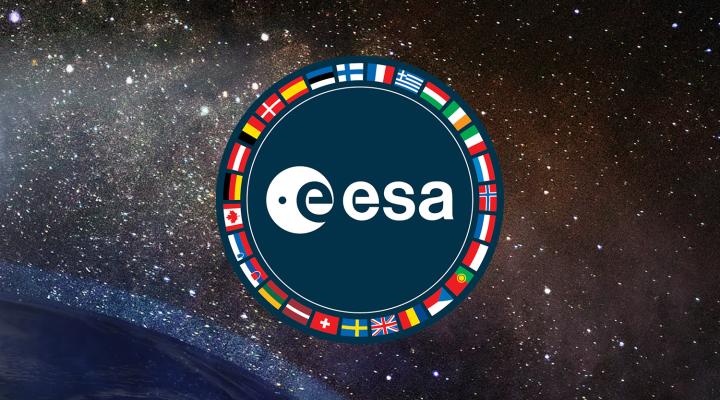ESA - logo z flagami na tle Ziemi i przestrzeni kosmicznej (fot. Polska Agencja Kosmiczna)