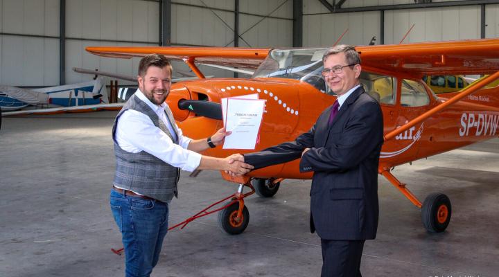 Podpisano porozumienie o współpracy pomiędzy Aeroklubem Ziemi Zamojskiej a Zespołem Szkół nr 2 w Szczebrzeszynie (fot. Maciej Ważny)