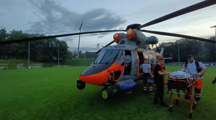 W-3WARM Anakonda z 44. BLM w Siemirowicach na lądowisku przygodnym - transport medyczny (fot. SOR Słupsk)