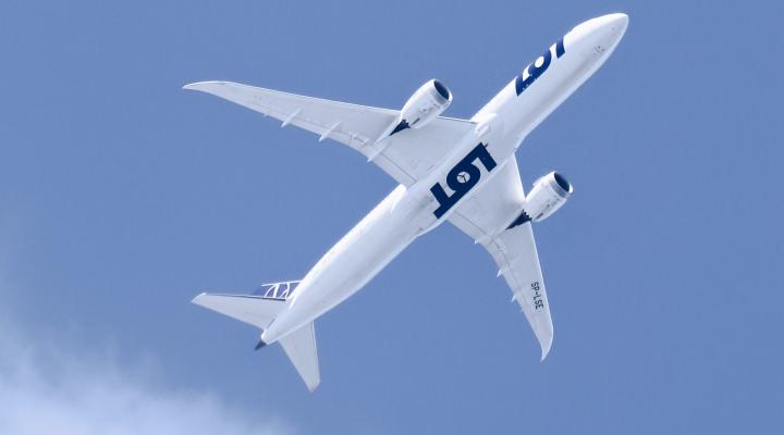 B787 Dreamliner w locie - widok z dołu (fot. PLL LOT)