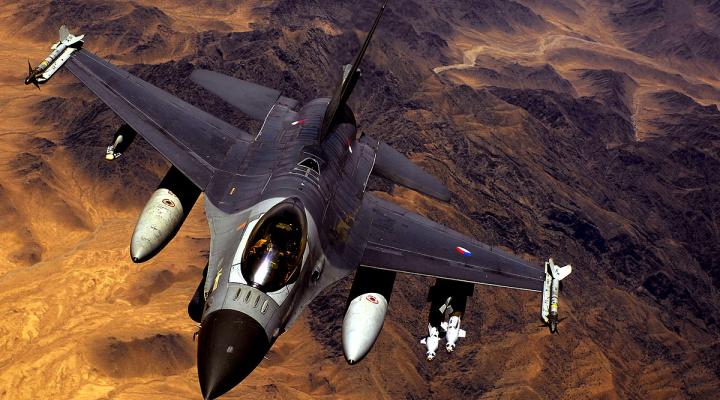 F-16 Fighting Falcon Królewskich Holenderskich Sił Powietrznych (fot. Master Sgt. Andy Dunaway, domena publiczna, Wikimedia Commons)