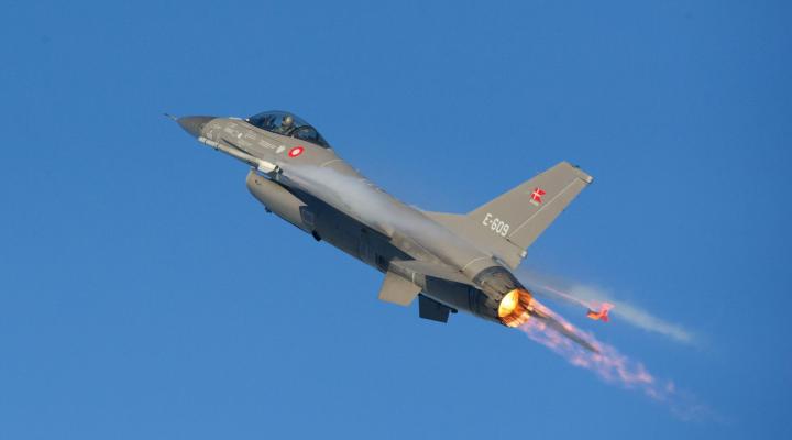 F-16 Sił Powietrznych Danii w locie (fot. Siły Powietrzne Danii, Facebook)
