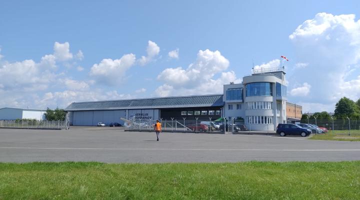 Hangar Aeroklubu Podkarpackiego (fot. Aeroklub Podkarpacki Szkoła Lotnicza)