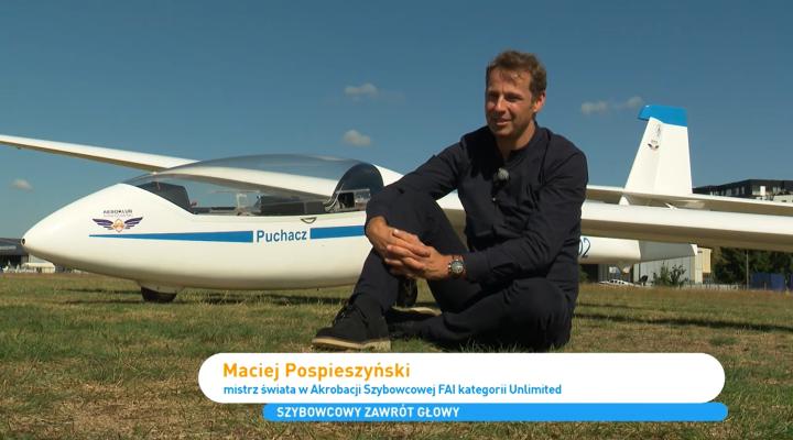Maciej Pospieszyński na lotnisku przed szybowcem Puchacz (fot. kadr z programu Dzień Dobry TVN)
