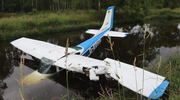Miejsce wypadku samolotu Cessna C-182L Skylane w Jeleniej Górze (fot. Policja)