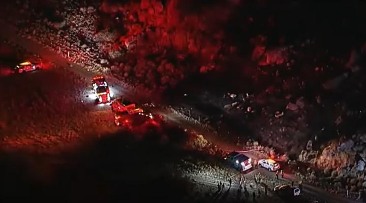 Miejsce wypadku strażackiego śmigłowca w Południowej Kalifornii (fot. kadr z filmu na youtube.com)