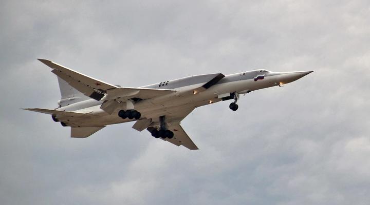 Tu-22M3 - rosyjski bombowiec strategiczny - lądowanie (fot. Max071086, CC BY-SA 3.0, Wikimedia Commons)