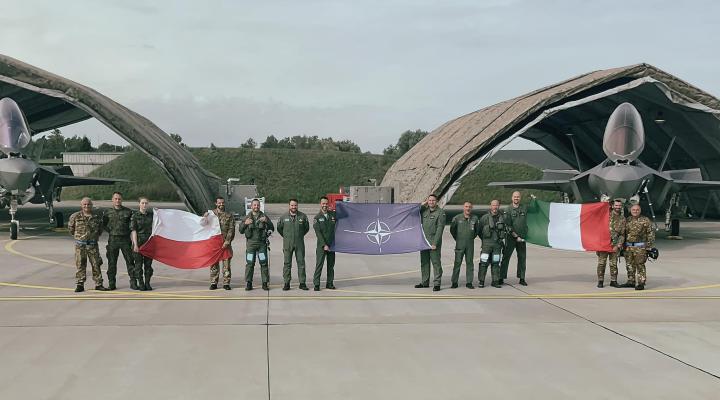 F35 Włoskich Sił Powietrznych na lotnisku 22. Bazy Lotnictwa Taktycznego w Malborku (fot. Dowództwo Generalne Rodzajów Sił Zbrojnych)