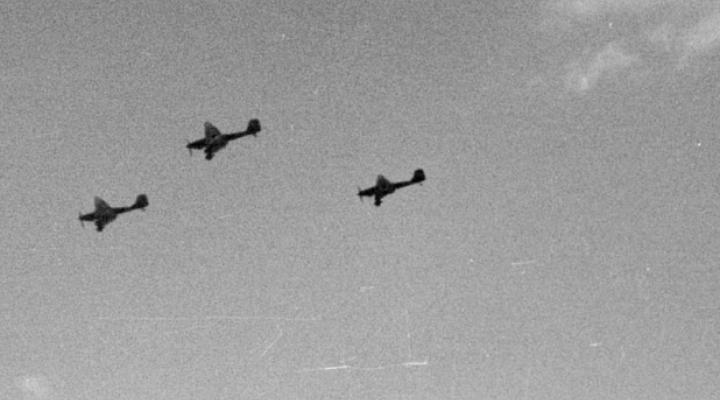 Niemieckie Ju-87 podczas akcji bojowej, fot. asisbiz