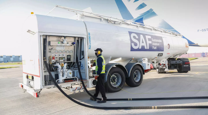 Tankowanie SAF (fot. Airbus)