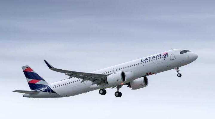 A321 linii LATAM Airlines - start (fot. Airbus)