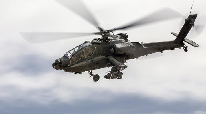 AH-64 w locie (fot. US Army)