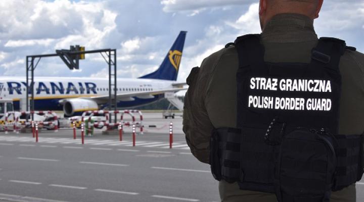 Port lotniczy we Wrocławiu-Strachowicach - funkcjonariusz Zespołu Interwencji Specjalnych SG (fot. Nadodrzański OSG)