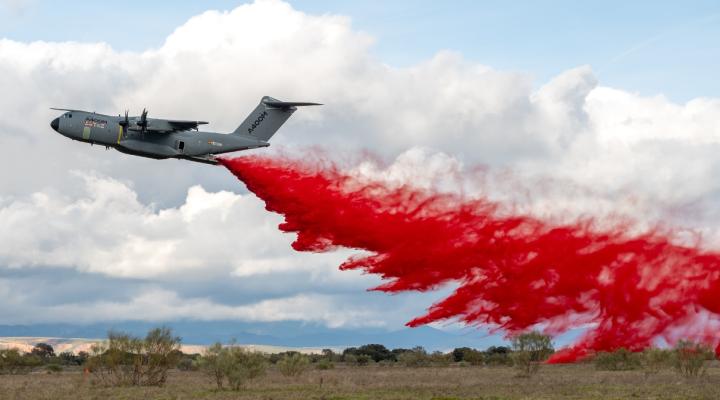 A400M strażak w locie w akcji (fot. Airbus)