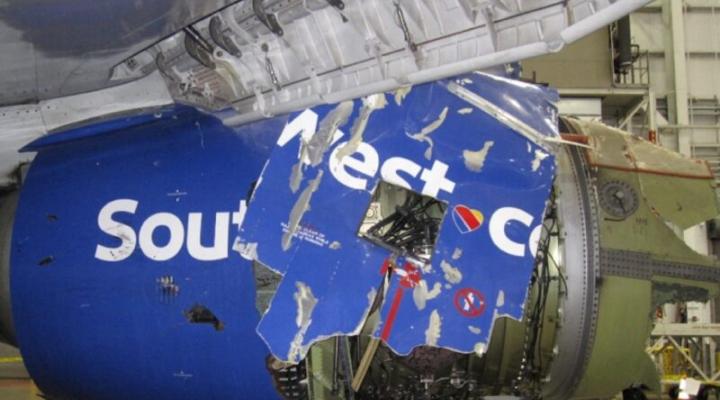Zniszczona gondola silnika samolotu linii Southwest (fot. NTSB)