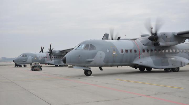 Dwa samoloty CASA C-295M na lotnisku w Krakowie (fot. 8 Baza Lotnictwa Transportowego)