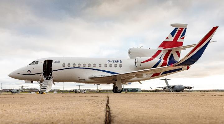 Dassault 900LX Falcon należący do RAF na lotnisku (fot. Royal Air Force)