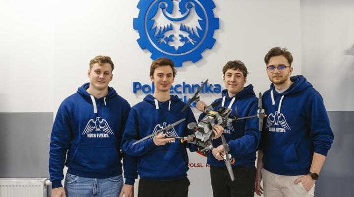 Dron SZCZIGA i członkowie Studenckiego Koła Naukowego High Flyers (fot. Tomasz Stokłosa)