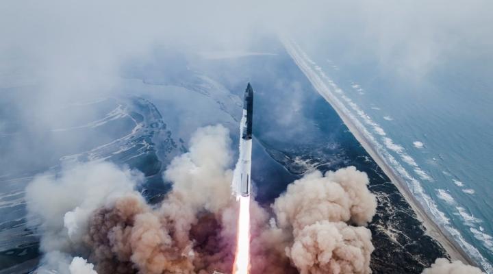 Start rakiety Starship firmy SpaceX z bazy w miejscowości Boca Chica w Teksasie (fot. Elon Musk, platforma X)