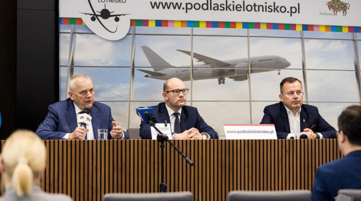 Konferencja ws lotniska w UM Województwa Podlaskiego (fot. Paweł Krukowski, podlaskie.eu)