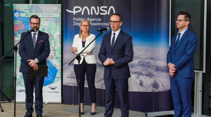 Polska Agencja Żeglugi Powietrznej uruchamia nową aplikację DroneTower (fot. PAŻP)