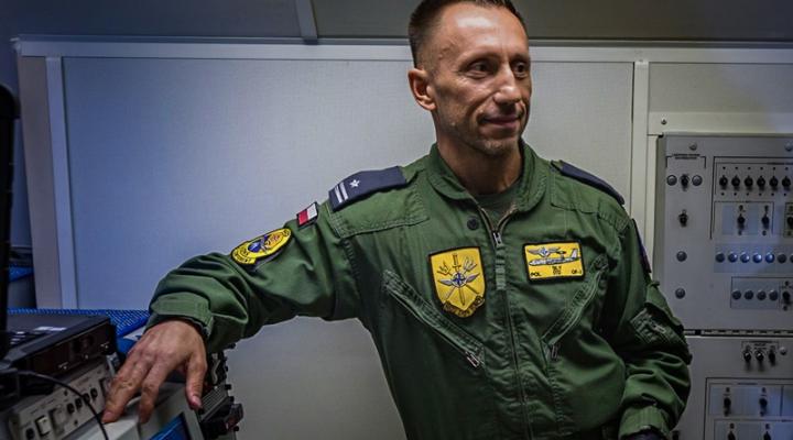 Mjr 'Sly', dyrektor taktyczny w komponencie AWACS (fot. Michał Niwicz)