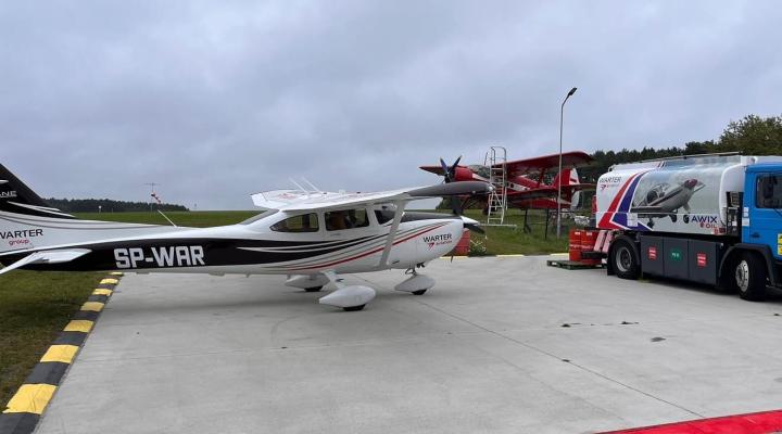 Cessna 182T należący do Warter Aviation przy cysternie (fot. Forhang - Silesia Strategie Komunikacyjne)