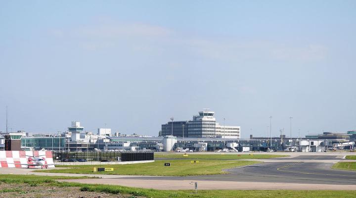 Lotnisko w Manchesterze widziane od strony południowo-zachodniej (fot. techboy_t, CC BY 2.0, Wikimedia Commons)