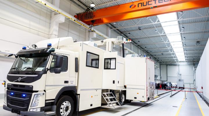 Mobilny system Nuctech do kontroli pojazdów i kontenerów (fot. Nuctech)