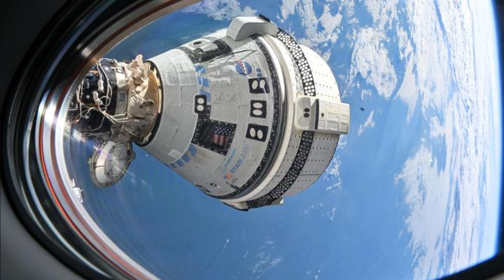 Kapsuła Starliner zadokowana do Międzynarodowej Stacji Kosmicznej (ISS) (fot. NASA)