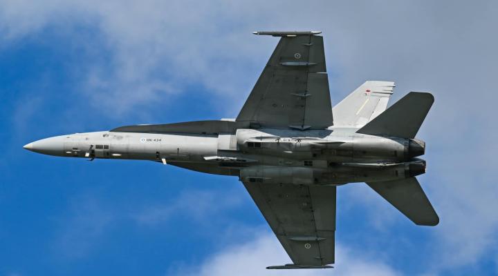 F/A-18 Hornet - fińskich Sił Powietrznych - widok z dołu (fot. Ilmavoimat-Flygvapnet-Finnish Air Force, Facebook)