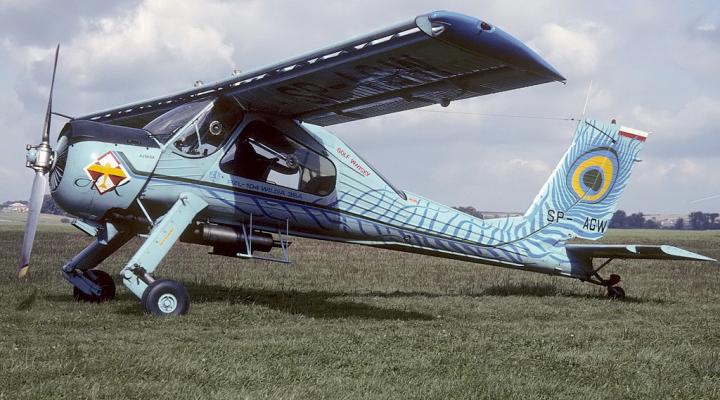 PZL-104 Wilga SP-AGW w Pobiedniku (fot. Mike Freer - Touchdown-aviation, GFDL 1.2, Wikimedia Commons)