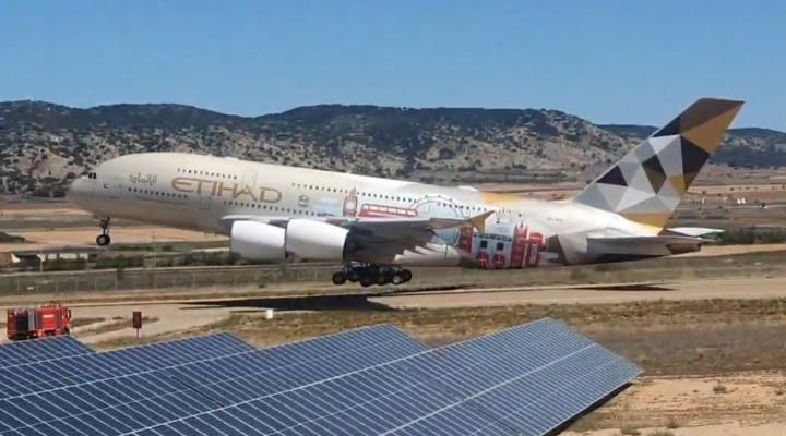 Start A380 Atihad z lotniska w Teruel, fot. twitter.