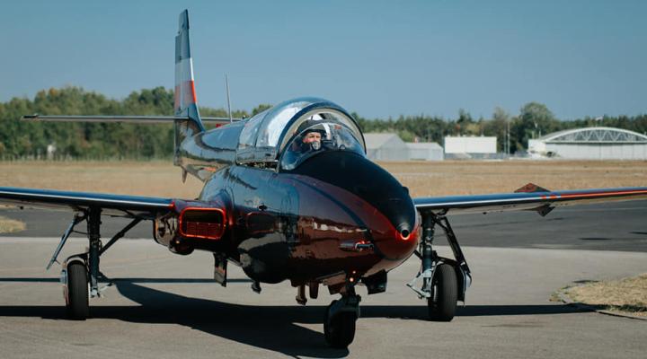 TS-11 Iskra Aeroklubu Mieleckiego - widok z przodu (fot. Ida Kołodziejczyk)