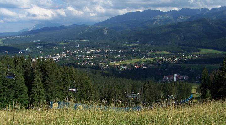 Zakopane - kolejka Szymoszkowa (fot. Jerzy Opioła, CC BY-SA 4.0, Wikimedia Commons)