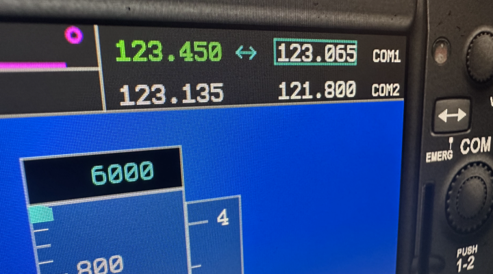 123.450 częstotliwość Air-to_Air