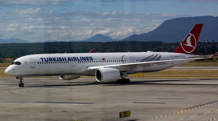 A350-900 (TC-LGR) Turkish Airlines na płycie lotniska (fot. staralliancevirtual.org)
