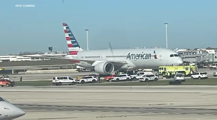 B787 linii American Airlines uszkodzony na lotnisku w Chicago, fot. yahoo