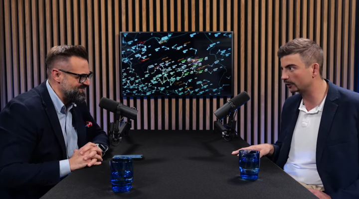 Mateusz Bieńkowski, operator symulatora szkoleniowego w PAŻP gościem wideopodcastu Wysokie Loty (fot. PAŻP)