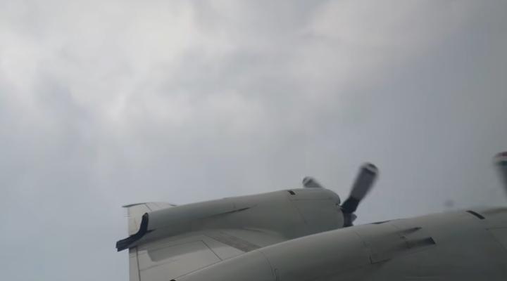 Przelot Lockheed WP-3D Orion przez huragan Milto, fot. kadr youtube