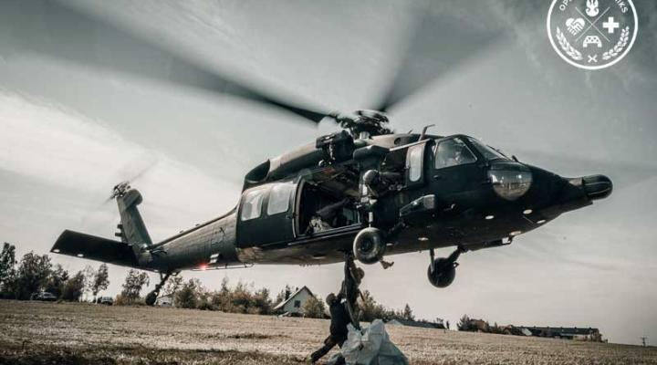 S-70 Black Hawk podczas operacji 'Feniks' (fot. mł. chor. Piotr Gubernat, CombatCamera)
