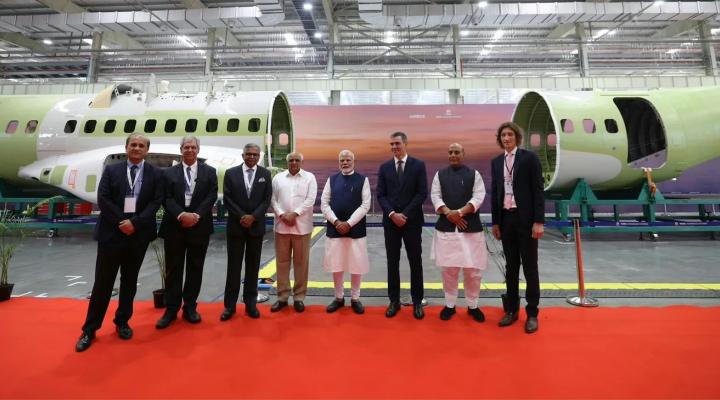 Tata Advanced Systems i Airbus inaugurują działalnie linii montażu końcowego samolotów C295 w Vadodarze w Indiach (fot. Airbus)