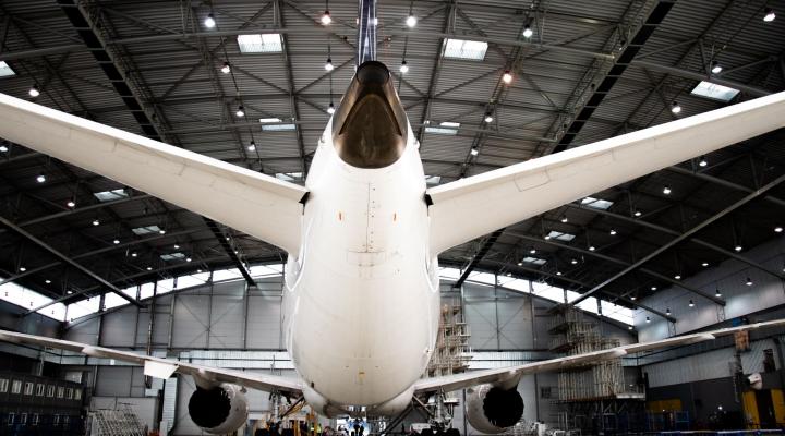 B787 w hangarze w Jasionce (fot. LOTAMS)