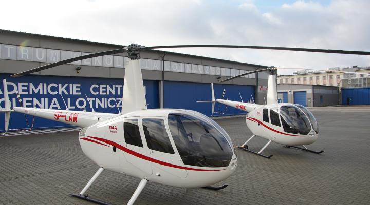Dwa śmigłowce R44 Raven II Lotniczej Akademii Wojskowej (fot. LAW)