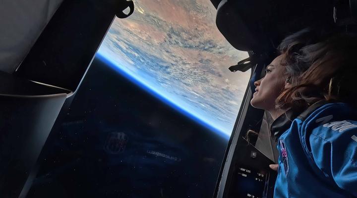 Emily Calandrelli na pokładzie misji NS-28 firmy Blue Origin (fot. Blue Origin, Facebook)