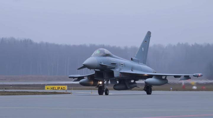 Eurofighter Typhoon należący do Luftwaffe w bazie Lielvarde na Łotwie (fot. Ministerstwo Obrony Łotwy, Facebook)