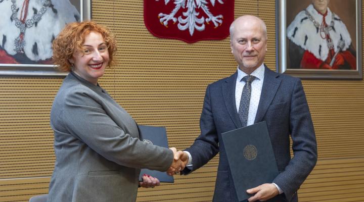 K. Zielonka (Collins Aerospace) i prof. J. Sęp (Politechnika Rzeszowska) - podpisano umowę o współpracy (fot. B. Motyka)